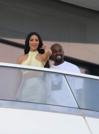 Kim Kardashian et Kanye West sur la terrasse de leur nouvel appartement à Miami