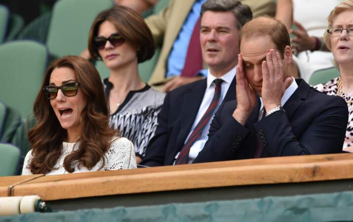 Et la duchesse de Cambridge ne peut retenir un cri tandis que William se demande ce qui se passe