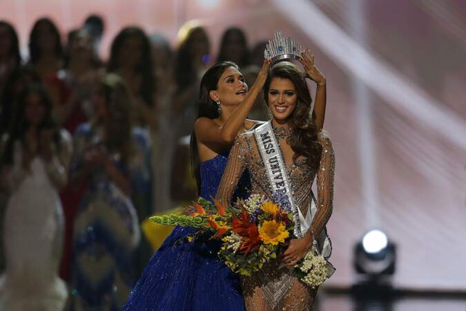 Rétro 2017 - Ce qu'on n'avait pas imaginé : Iris Mittenaere a été élue Miss Univers