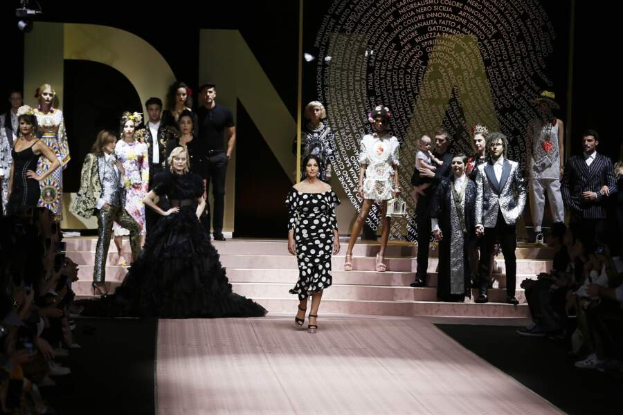Fashion week printemps été 2019 - Défilé Dolce Gabbana à Milan : pluie de stars sur le catwalk