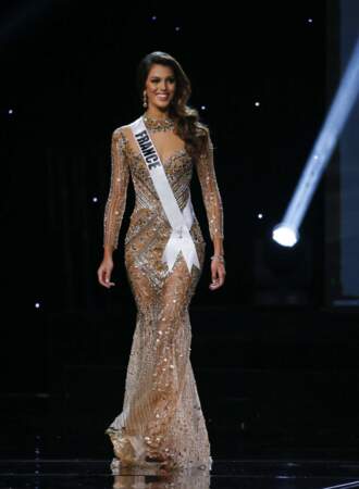 Iris Mittenaere élue Miss Univers : la Lillois de 24 ans était sculpturale dans sa robe lamé or
