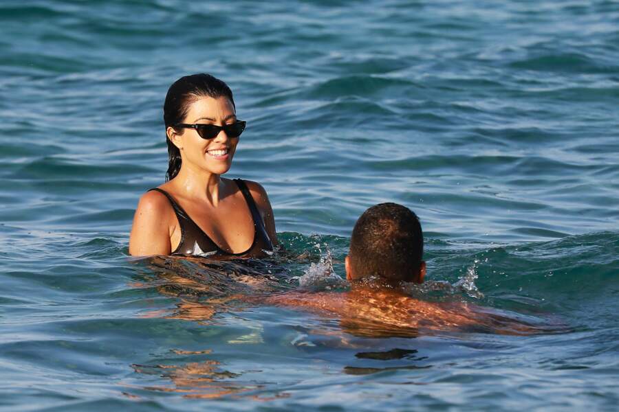 PHOTOS Kourtney Kardashian et Younes Bendjima passent du bon temps à St Tropez 