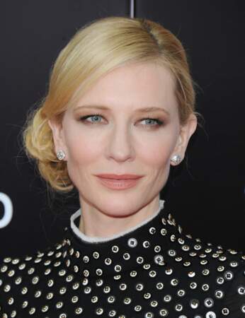 Cate Blanchett a choisi un maquillage nude assorti à son teint de porcelaine