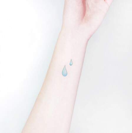 Tatouage poignet : gouttes d'eau par Heejae Jung @tattooist_ida