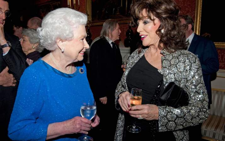 Quand la Reine d’Angleterre rencontre la Reine du glam, la complicité est royale
