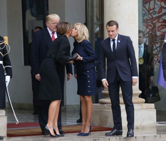 Brigitte Macron savoure sa dernière bise à Melania Trump... 