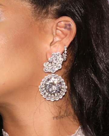 L'étoile tatouée dans l'oreille de Rihanna