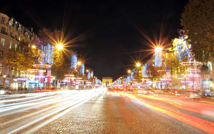 Les Champs-Elysées illuminés