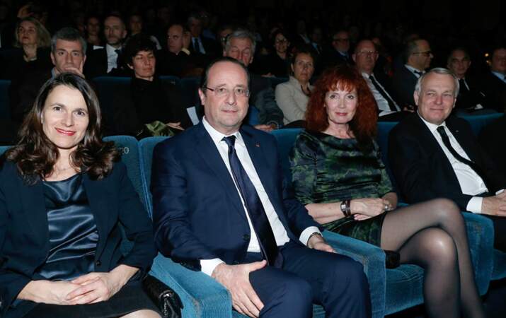 Sabine Azéma est installée entre François Hollande et Jean-Marc Ayrault