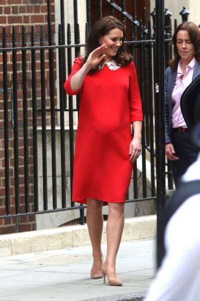 Kate Middleton pour la présentation officielle de son 3ème royal baby le 23 avril 2018