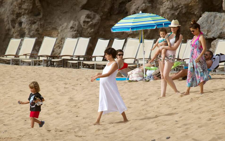 Penélope Cruz passe un moment à la plage avec sa famille 