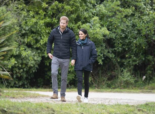 Meghan Markle et le prince Harry complices lors de leur visite du Parc national Abel Tasman en Nouvelle-Zélande