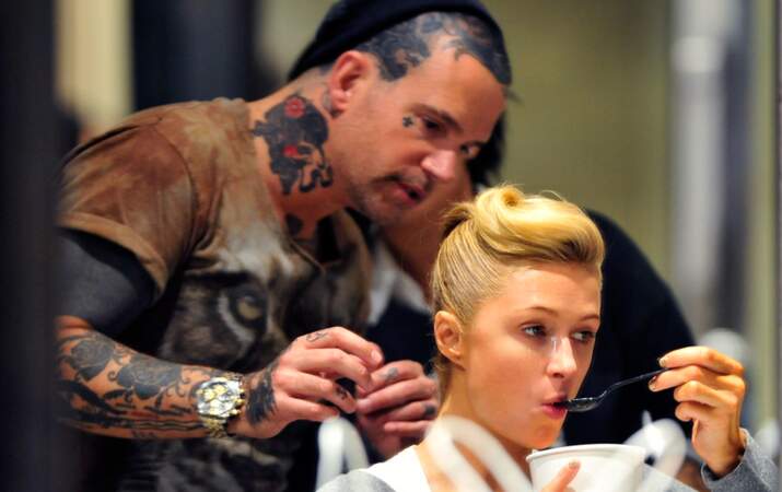 Paris Hilton chez le coiffeur, c’est SOUPE TOUJOURS !