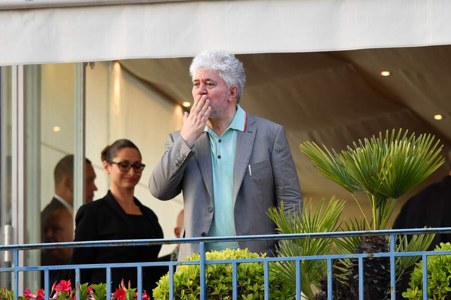 Festival de Cannes : le thème du dîner était "Comment maîtriser l'envoi de bisous à la foule"