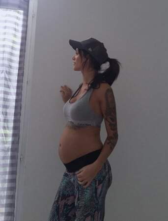 Julia Paredes enceinte en tenue de sport