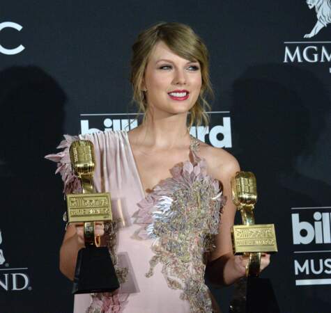 Taylor Swift dévoile sa culotte par accident aux Billboard Music Awards 2018