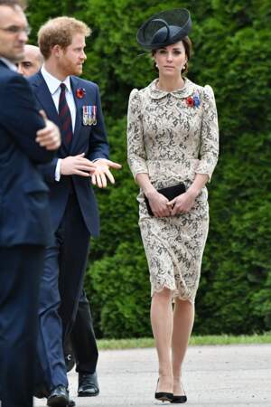 La garde robe de Kate Middleton en 2016 : Robe, 3 000 livres et chapeau, 795 livres, par Sophie Hallette