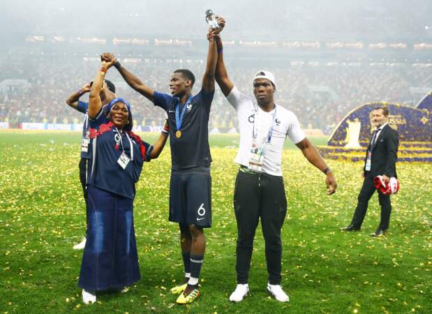 Victoire de l'équipe de France à la coupe du monde 2018 : Paul Pogba "dab" avec sa mère et ses frères