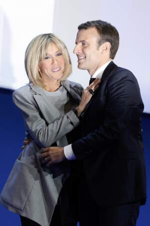 Emmanuel Macron vainqueur du 1er tour de la présidentielle : Ils se montrent très amoureux