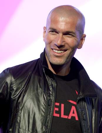 Zinedine Zidane commence sa carrière de professionel à 16 ans. Il n'a pas son bac.