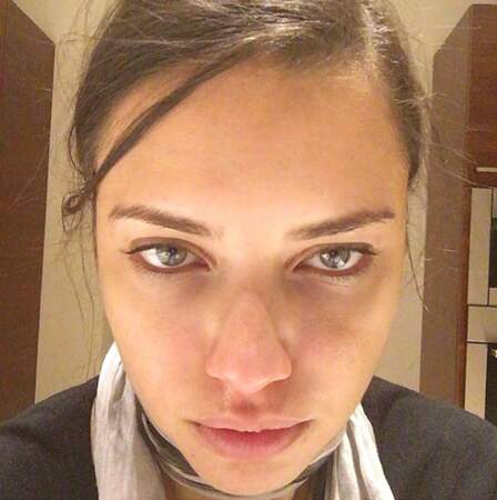 Le selfie sans maquillage (et malade) d'Adriana Lima