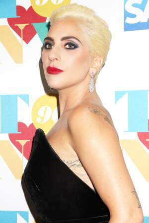 Tatouage - Lady Gaga a fait inscrire « dad » sur son épaule