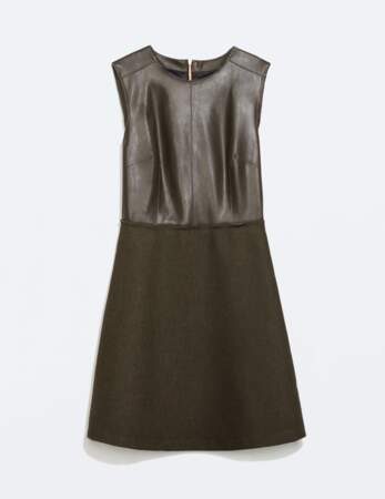 La robe bimatière En laine et façon cuir, 49,95 €, Zara