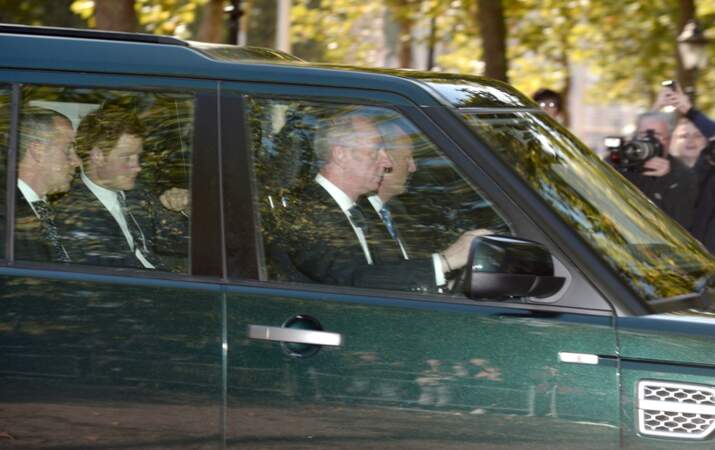 Le prince Harry arrive à la chapelle du St James Palace