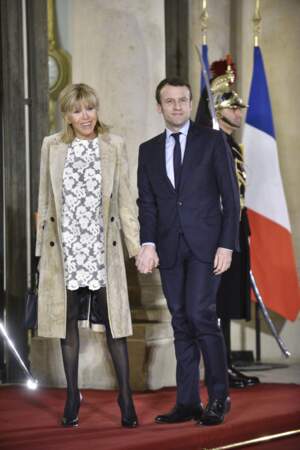 Brigitte Macron en robe dentelle