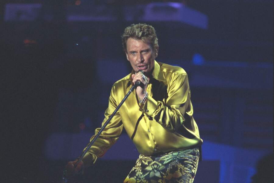 Johnny Hallyday met le feu à la Tour Eiffel lors d'un concert mythique le 10 juin 2000