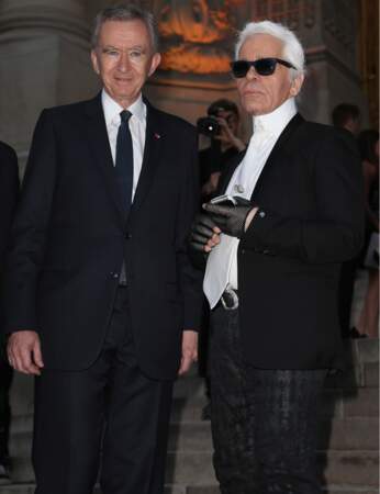 Bernard Arnault accueille les convives à l'exposition de Karl Lagerfeld donnée par Fendi au Grand Palais