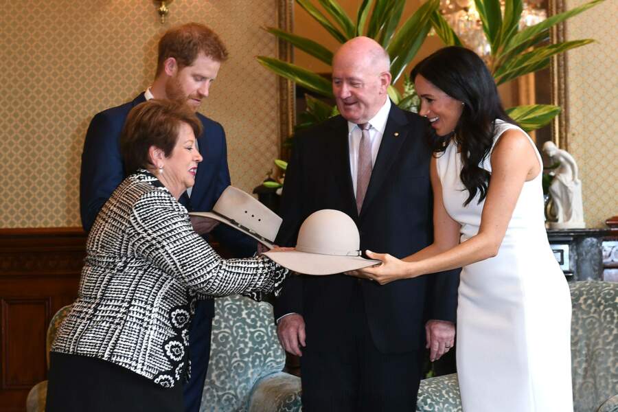Meghan Markle reçoit ses premiers cadeaux pour bébé à Sydney, le 15 octobre 2018