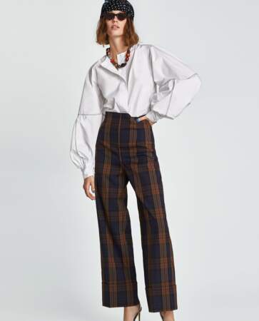 Pantalon large à carreaux, Zara, 49,95 euros