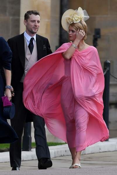 Pixie Geldof malmenée par le vent au mariage de la princesse Eugenie et Jack Brooksbank