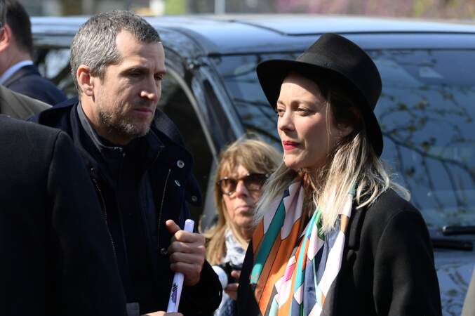 Guillaume Canet et Marion Cotillard aux obsèques d'Agnès Varda au cimetière du Montparnasse