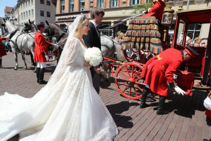 Mariage d'Ernst-August Jr de Hanovre et Ekaterina Malysheva :  les mariés devant leur carrosse