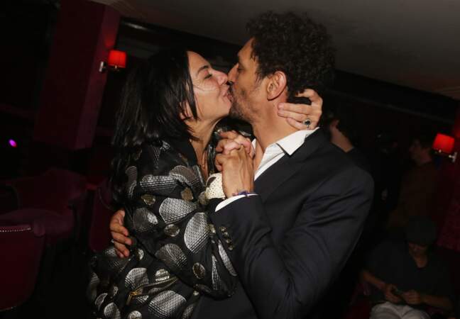 Et hop, un autre baiser pour Tomer Sisley et Sandra Zeitoun