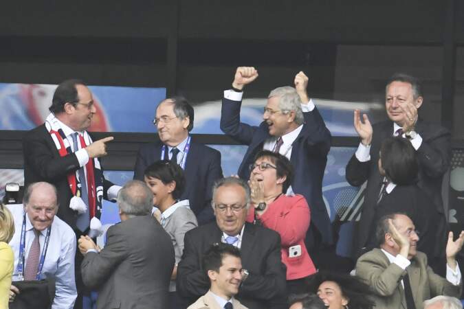 François Hollande et un Claude Bartolone (troisième à droite) trèèèès heureux
