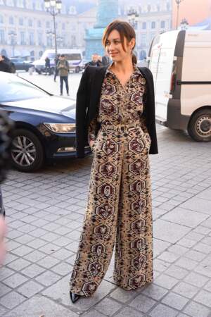 Fashion Week Haute Couture : Olga Kurylenko superbe en combi large