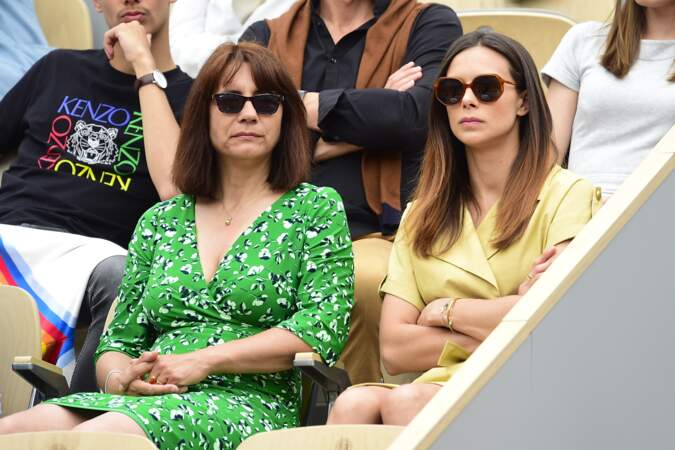 Marine Lorphelin (Miss France 2013) et sa mère Sandrine dans les tribunes de Roland Garros le 26 mai 2019