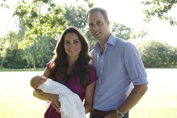 Anniversaire du Prince George - Première photo officielle à trois pour Kate, William et George