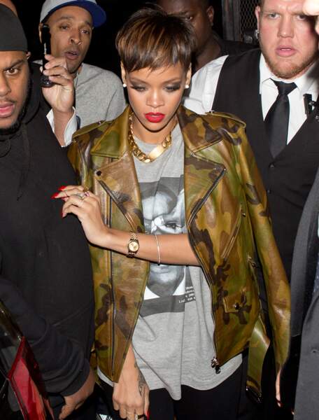 Rihanna revient à une coupe courte