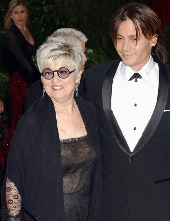 Johnny Depp et sa maman Betty Sue Palmer à la soirée des Oscars le 29 février 2004