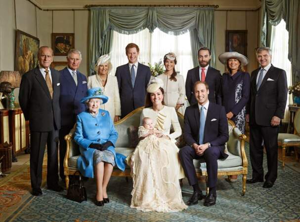 La famille royale et les Middleton pour le baptême du prince George, dans ce même salon de Clarence House