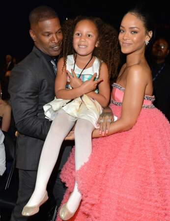 Annalise dans les bras de Rihanna et de son papa
