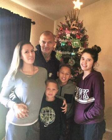 Jeremy Mekks avec sa femme Melissa, leurs deux fils et la fille de Melissa à Noël