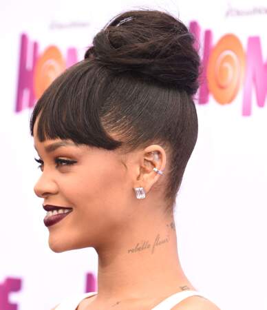 Le tatouage à l'oreille de Rihanna
