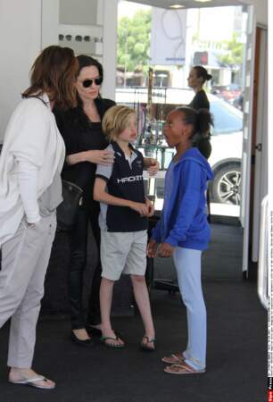 Virée shopping entre filles pour Angelina Jolie et ses filles, Shiloh et Zahara
