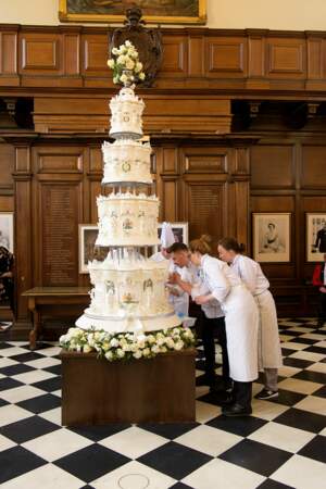 Cette réplique du gâteau de mariage d' Elizabeth II et le prince Philip a été réalisée par Le Cordon Bleu