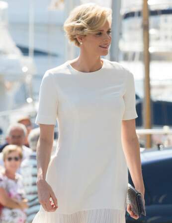 Charlène de Monaco, très souriante, arrive pour l'inauguration du nouveau yacht club à Monaco
